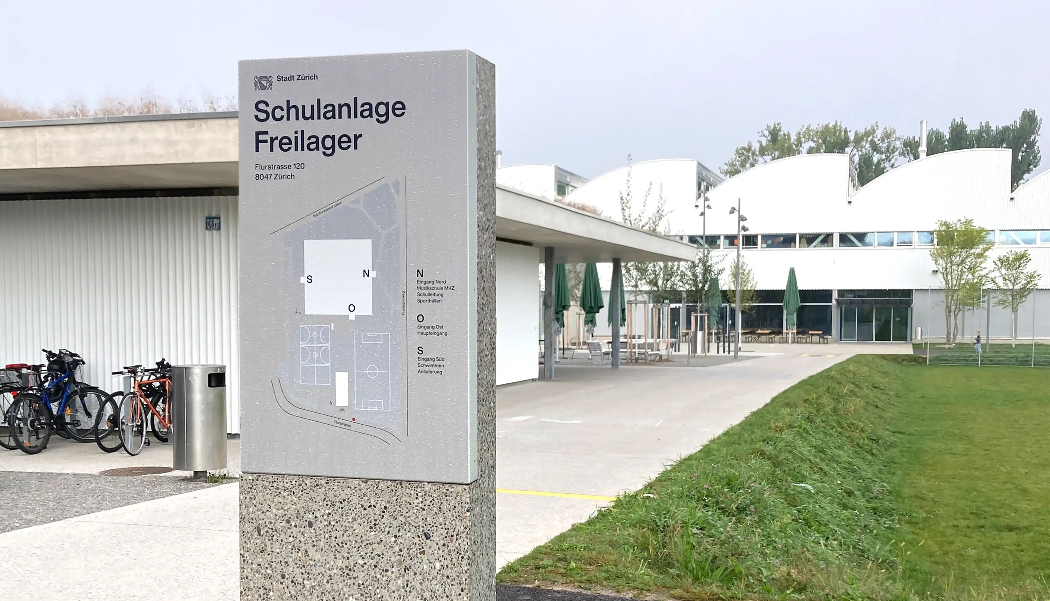 Stele Schulanlage Freilager Zürich