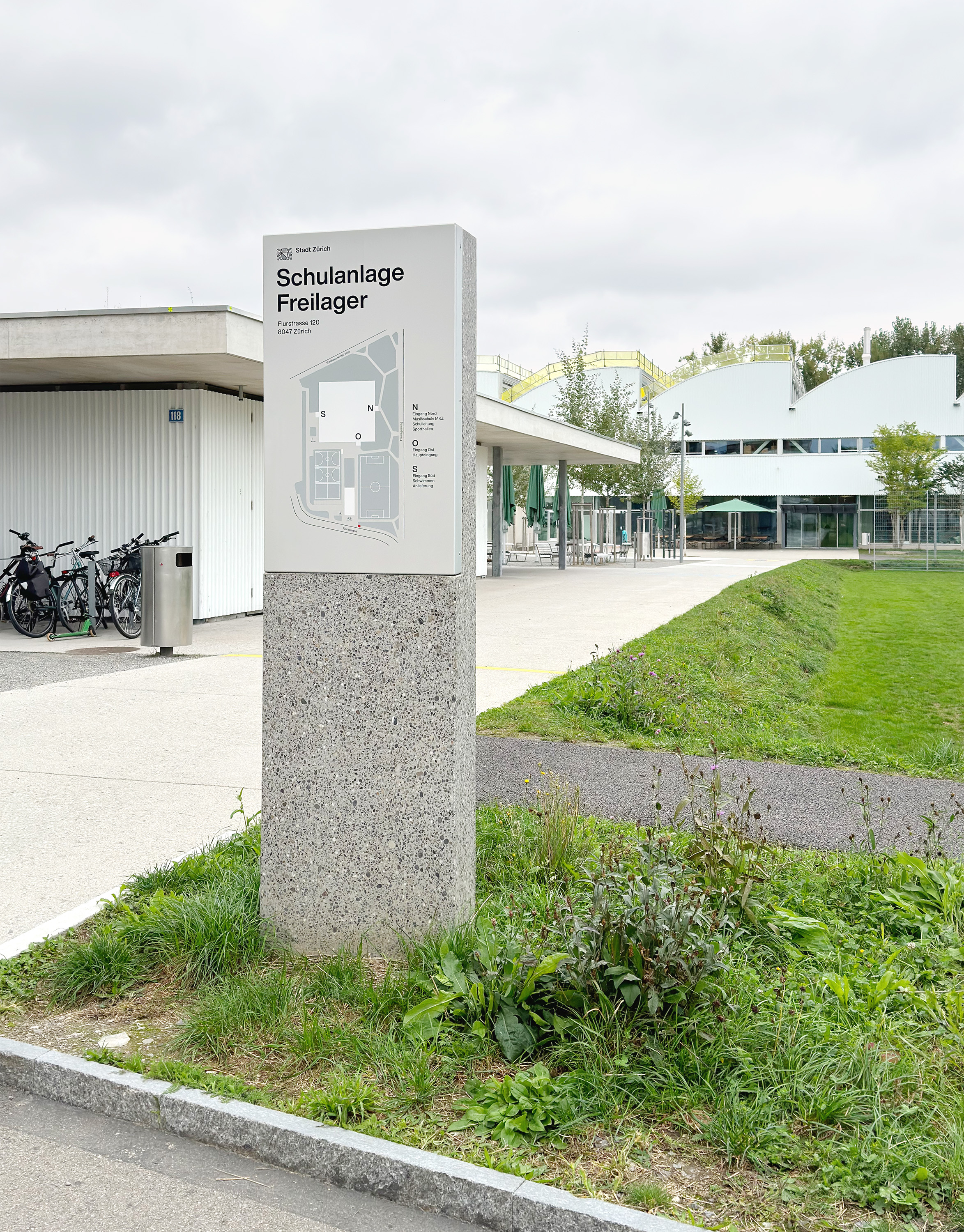 Stele Schulanlage Freilager Zürich