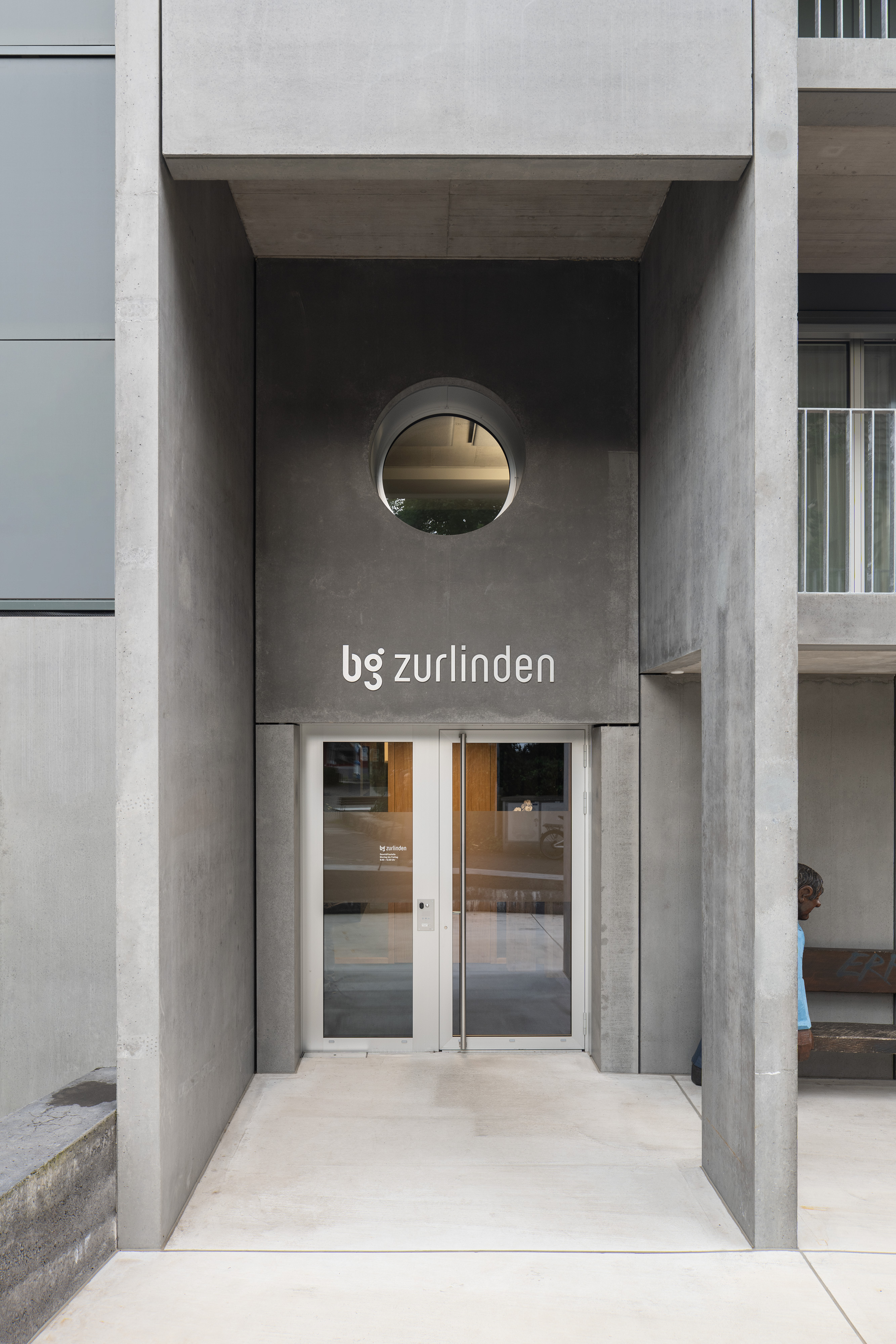 Eingang Geschäftsstelle Baugenossenschaft Zurlinden Siedlung Bachwiesen