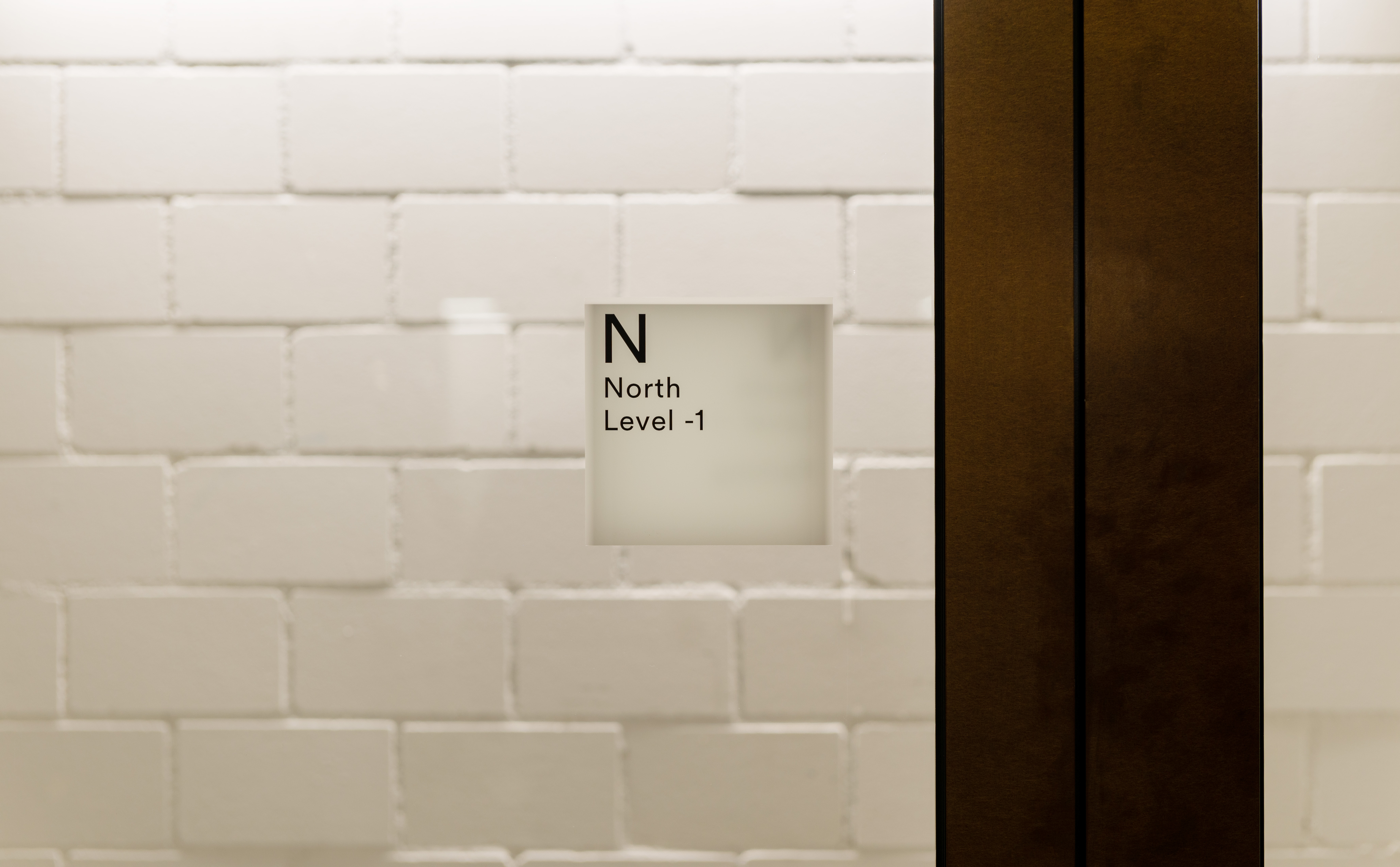 Signaletik Geschäftshaus Rosau