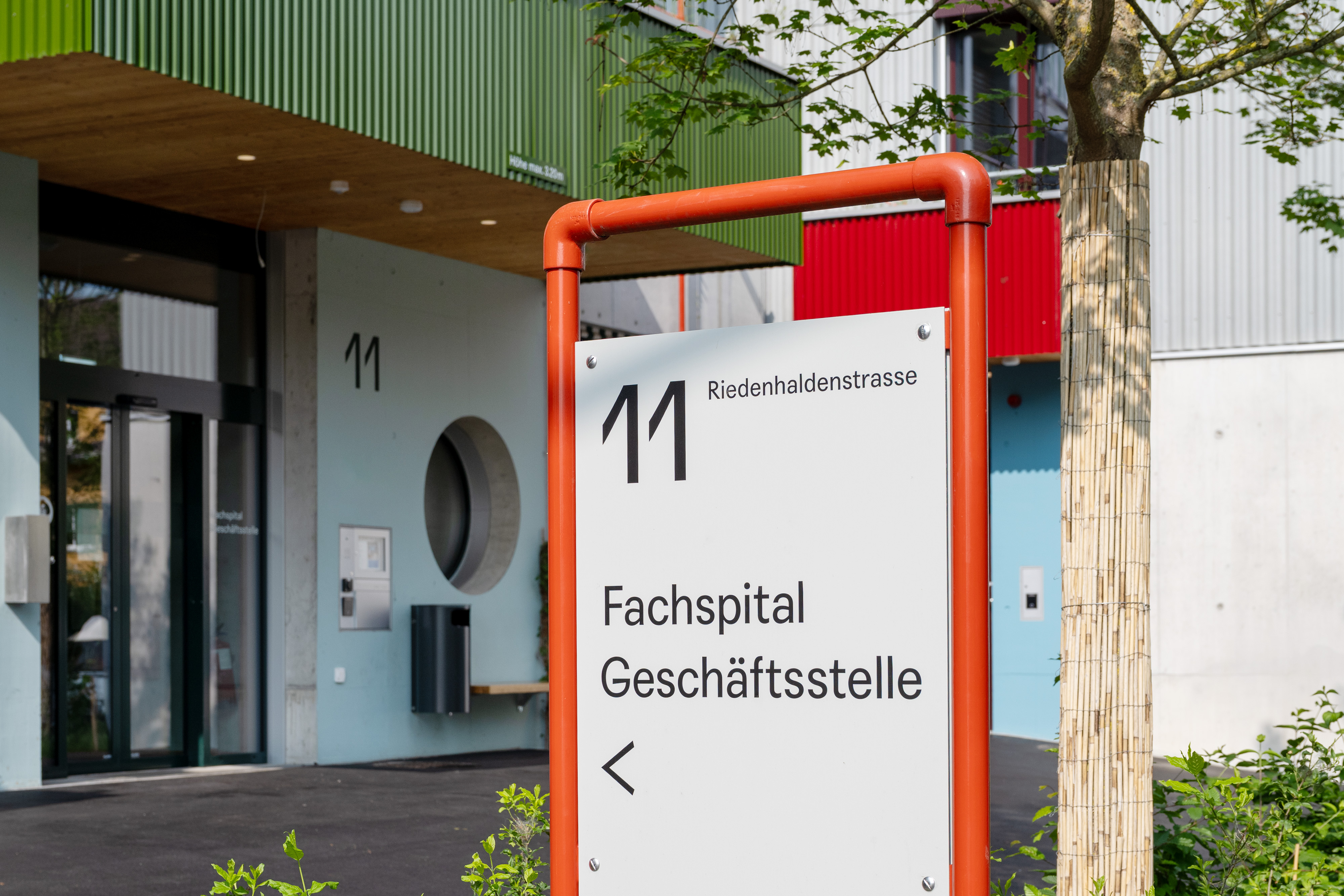 Signaletik Neubau Glaubten-Areal SWS Fachspital Stele
