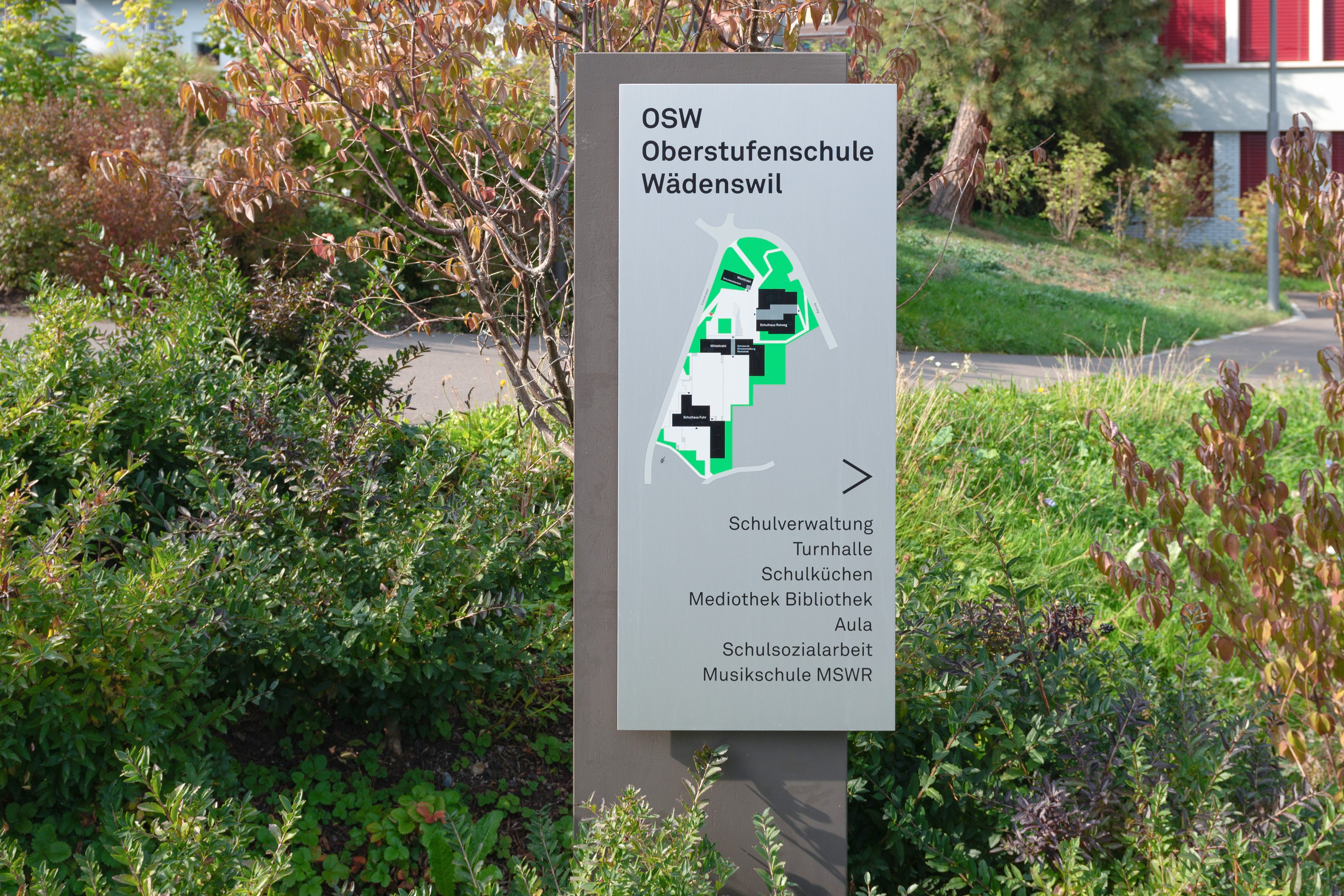 Signaletik-OSW-Oberstufenschule-Waedenswil-Arealplan-Rotweg