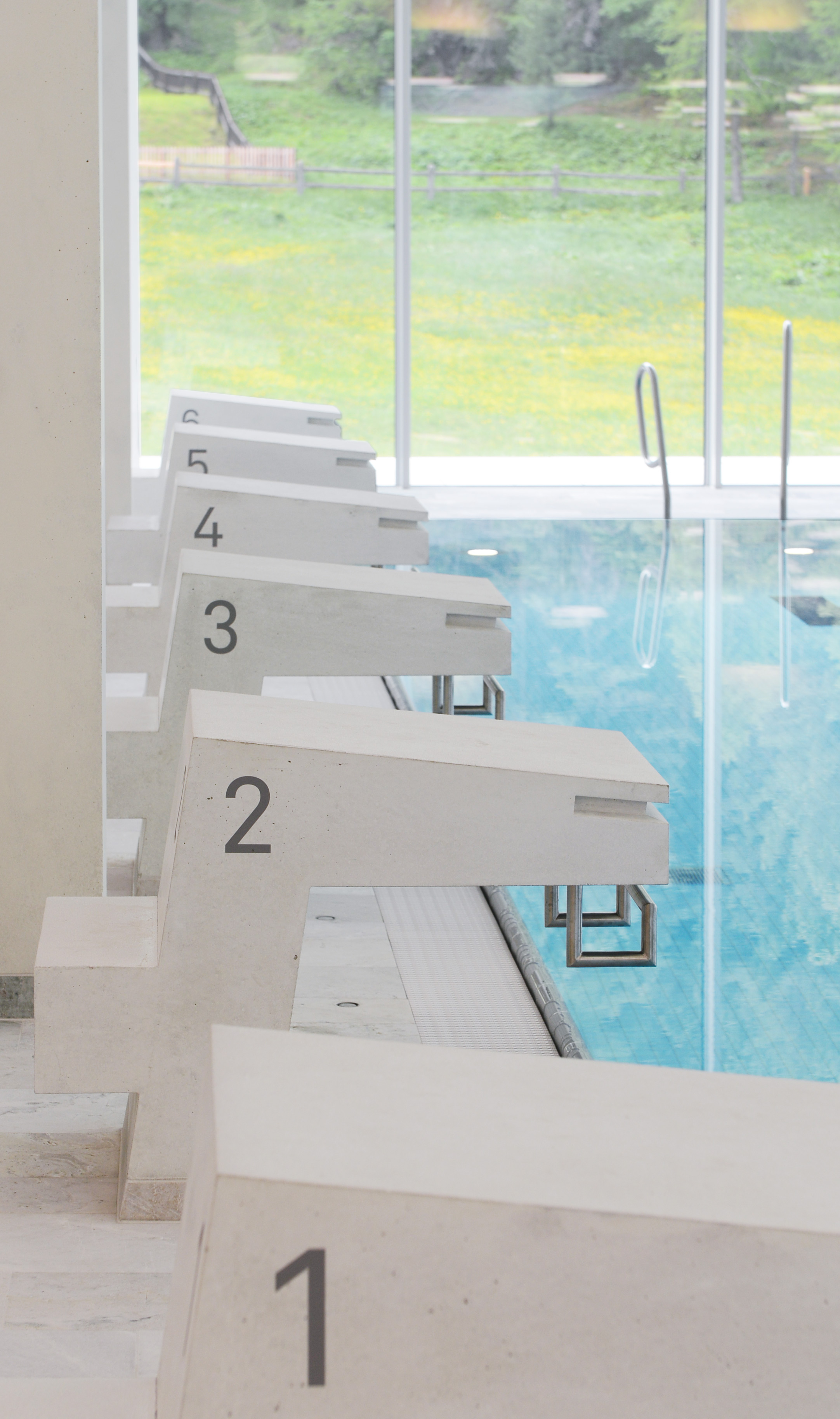 Startblöcke Hallenbad Ovaverva